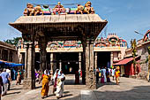 The great Chola temples of Tamil Nadu - The Sri Ranganatha Temple of Srirangam. Pavilion in the southern branch of the fourth courtyard. 